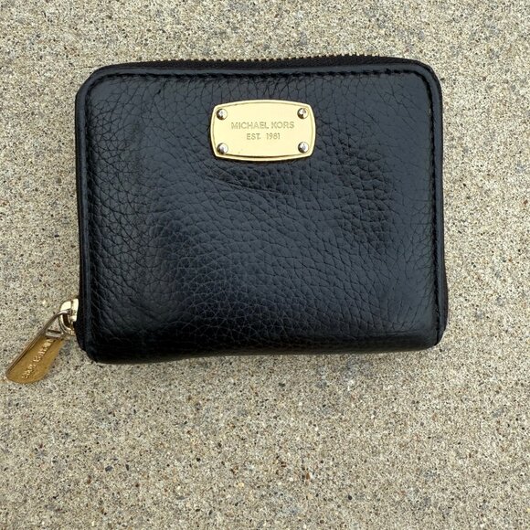 AUTHENTIC Michael Kors Small Wallet, Pebbled Black Leather, Gold Hardware - Picture 1 of 5